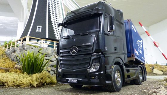 Schwarzfahrer: Tamiya Actros Black Edition